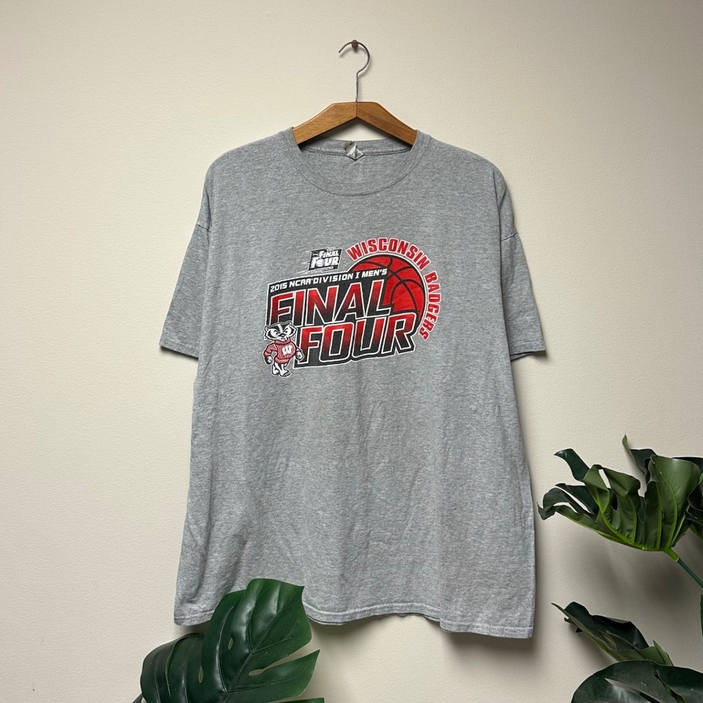 Early 00s 2015 Final Four Wisconsin Badgers Basketball Shirt